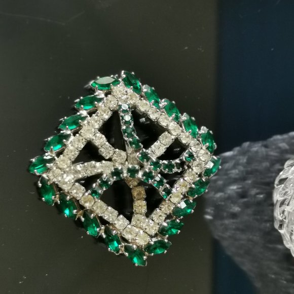 Vintage Emerald and Crystal Square Rhinestone Brooch and Earrings Set - Picture 2 of 6